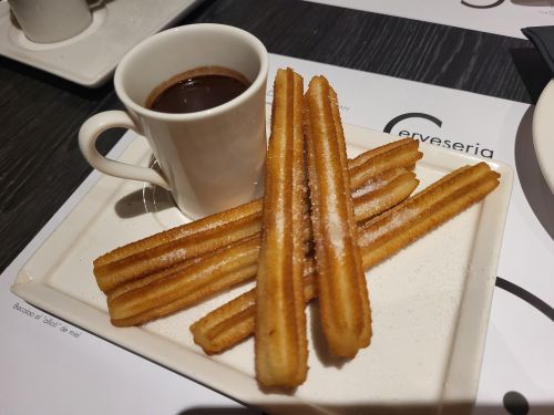 セルべセリア・カタラーナの美味しい「チュロス」&ホットチョコレート