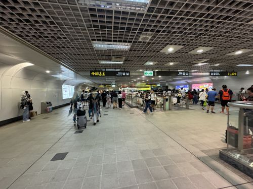 最寄りの台北101/世貿駅の改札