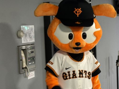 1階内野席の入口前で見かけたジャビット