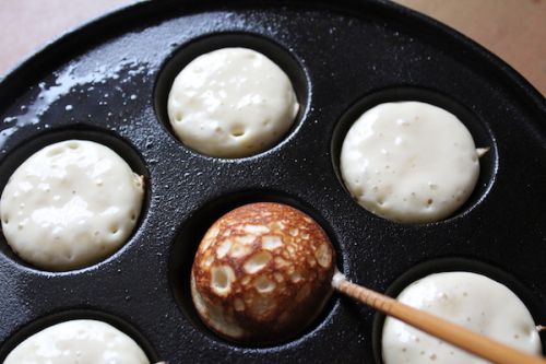 ポッフルチェ専用のフライパンで焼く