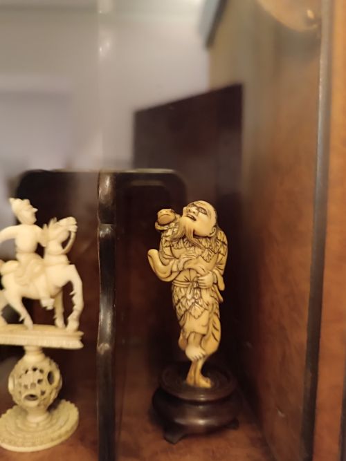 コレクションの一つ、日本の根付