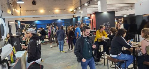 市内の文化スペース、「ナウ・ボスティック」で開催されたイベントの様子