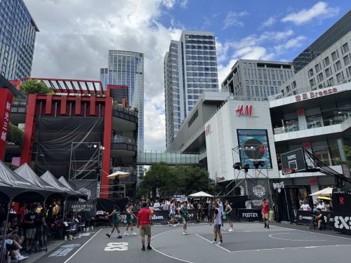 信義香堤廣場より