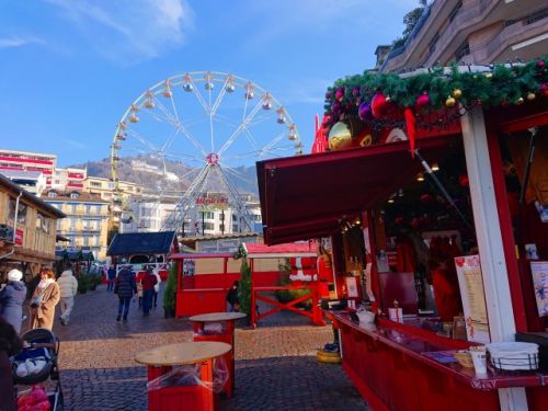 モントルーのクリスマスマーケットは、スイスで規模が大きいマーケットの一つ
