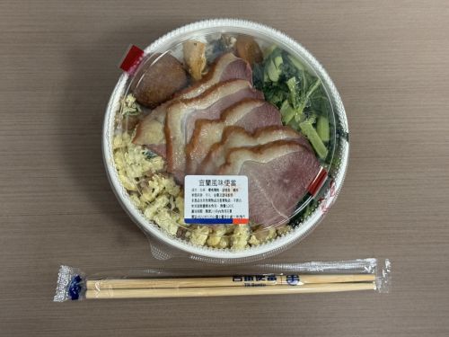 宜蘭風味便當・１２０元（約５９７円）