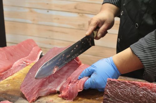 腹骨をすく作業