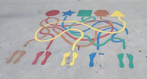 近所の学校前の歩道にあるポップスコッチ。2025年2月撮影