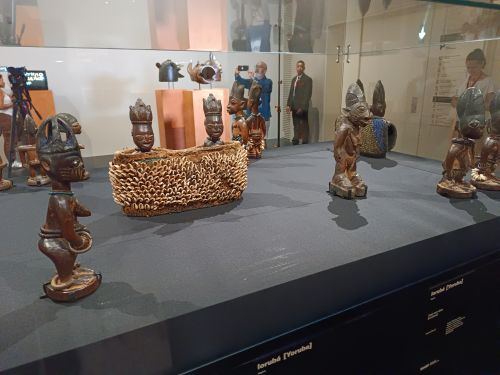 「アフリカ美術」展示