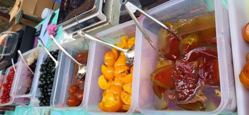 色鮮やかなフルーツコンフィ 1kg13ユーロ/約2000円