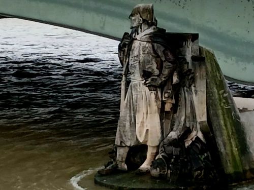 ズアーブ像Zouaveクリミア戦争のアルマの戦いで勇敢に戦った兵士の姿